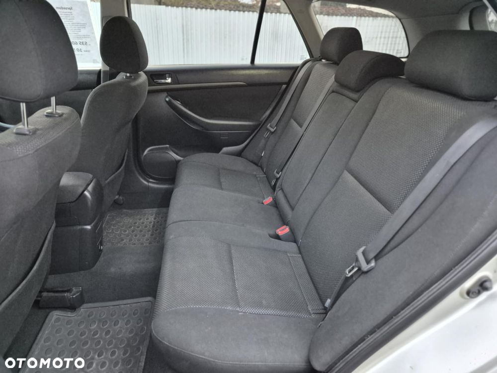 Toyota Avensis 2.0 D-4D Combi - 16