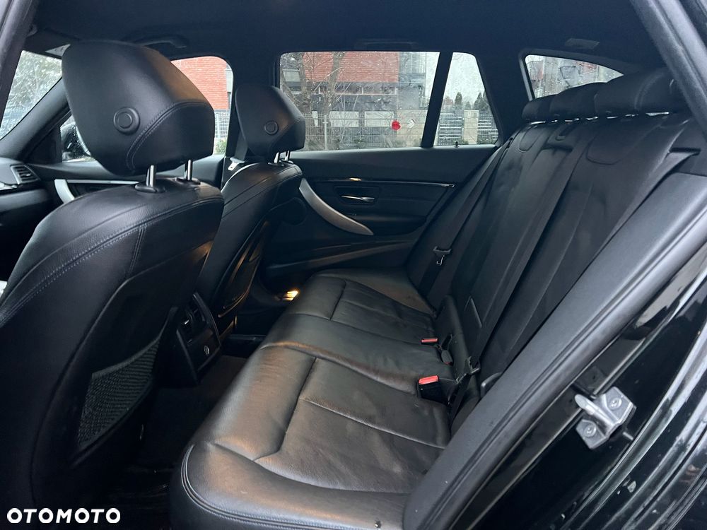 BMW Seria 3 320d M Sport - 13