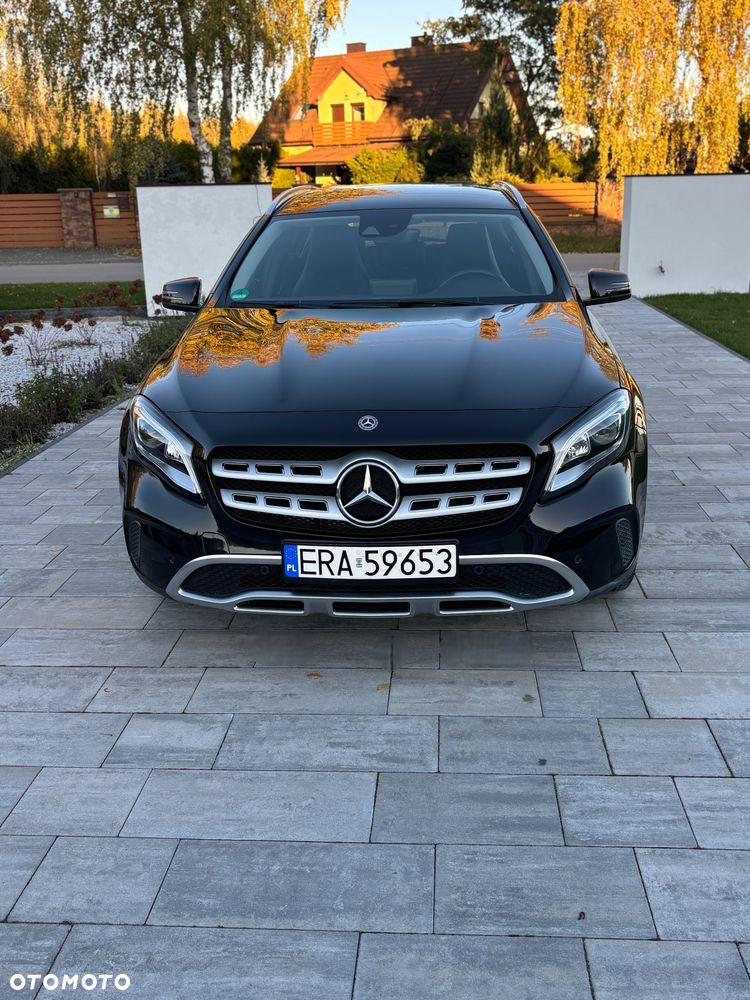 Mercedes-Benz GLA 180 7G-DCT Urban - 2