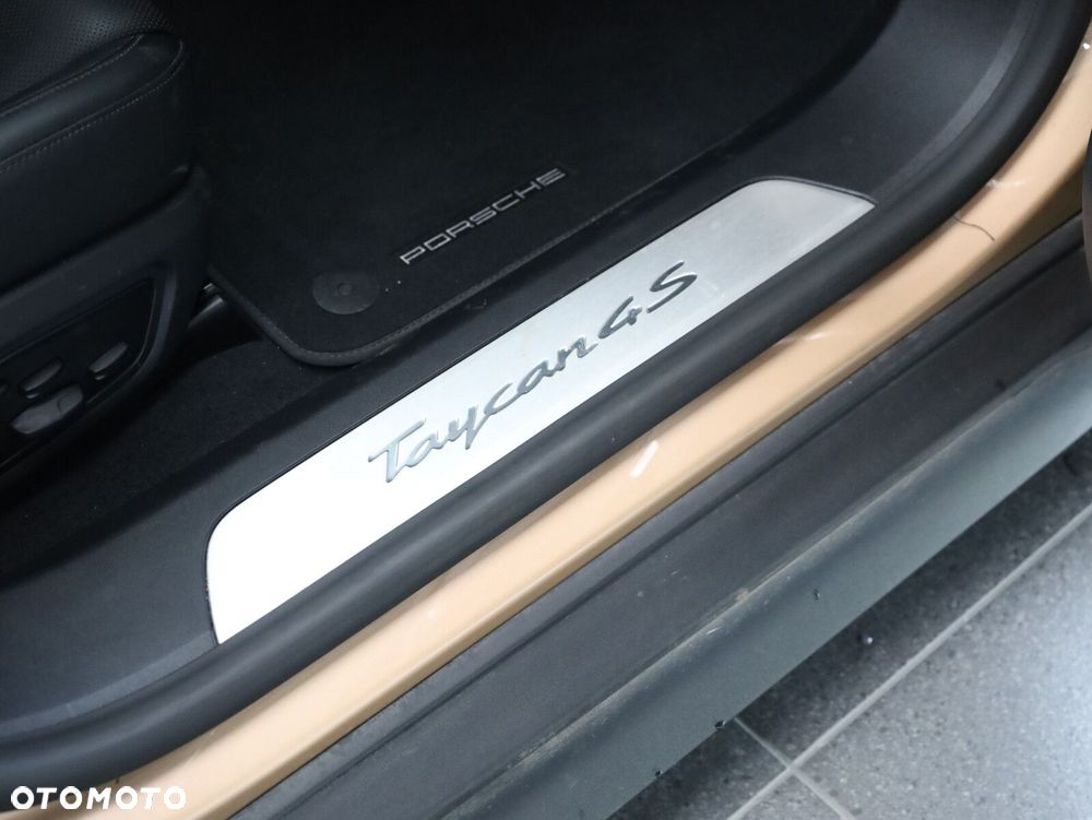 Porsche Taycan - 16
