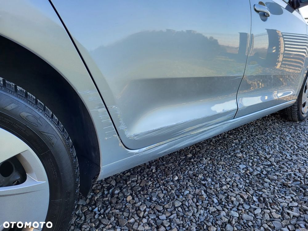 Skoda RAPID Spb 1.6 TDI DPF Ambition Max - 30