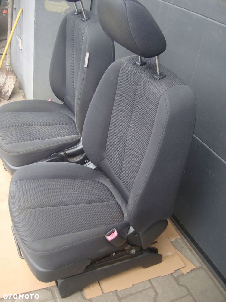 KIA CARENS III FOTELE PRZEDNIE  TYLNE  3 RZĄD KOMPLET EUROPA - 2