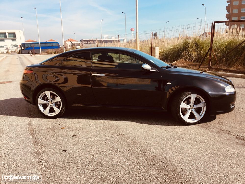 Alfa Romeo GT 1.9 JTD M-JET Q2 Distinctive - 1