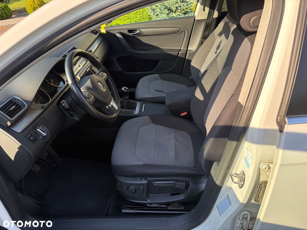 Volkswagen Passat Variant 2.0 Blue TDI SCR Comfortline - 11