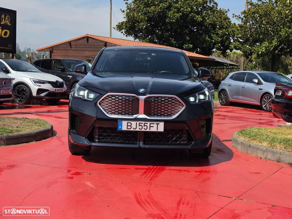 BMW iX2 eDrive20 Pack Desportivo M - 3