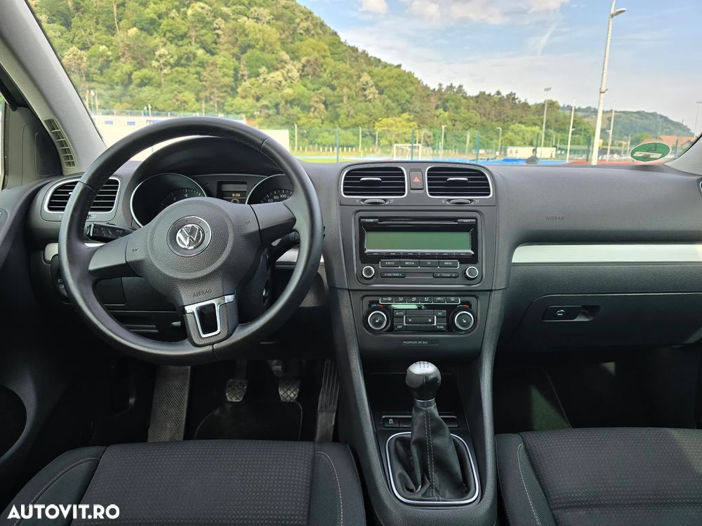 Volkswagen Golf - 8
