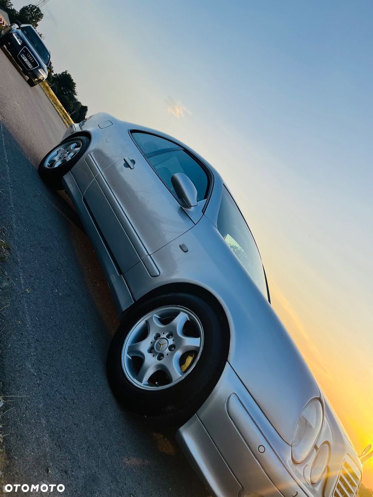 Mercedes-Benz CLK - 10
