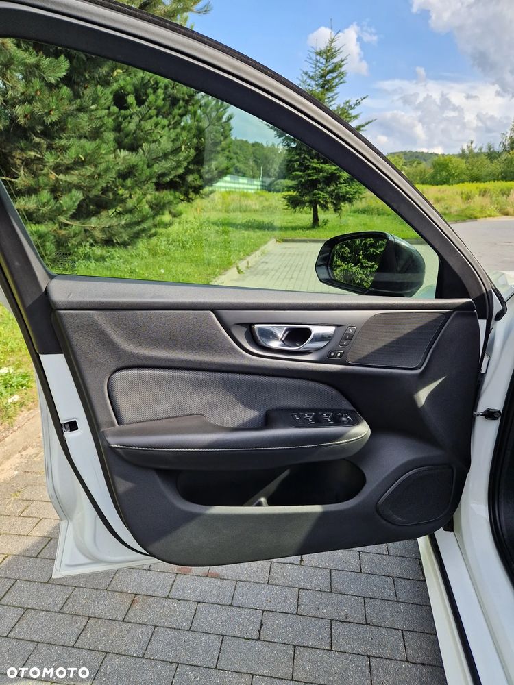 Volvo S60 T5 R-Design - 33
