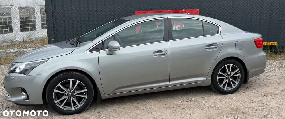 Toyota Avensis 2.0 D-4D Executive - 5