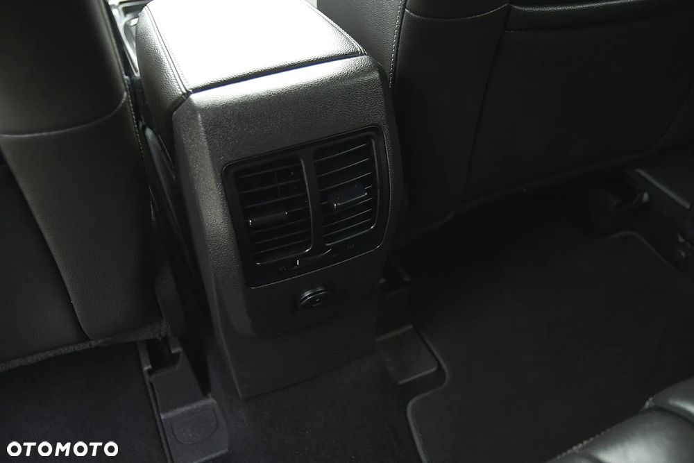 Ford Kuga 2.0 TDCi 4x4 Titanium - 24