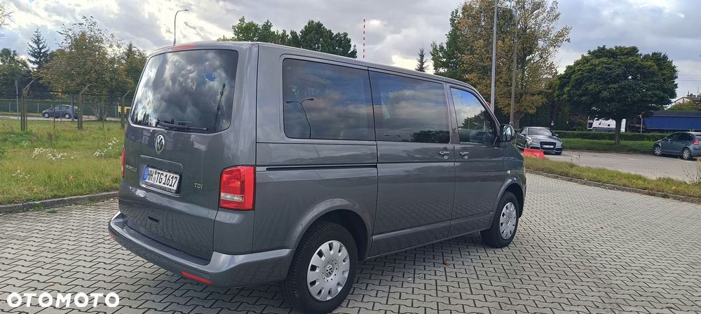 Volkswagen Caravelle - 11