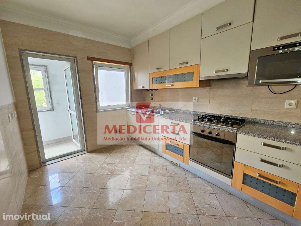 Amadora (Casas do Lago) T4 (2 Parqueamentos + Arrecadação) - Grande imagem: 2/27