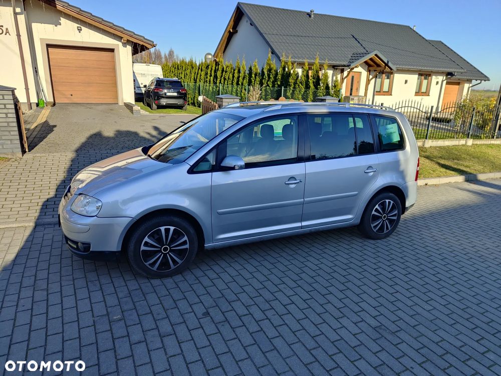 Volkswagen Touran 2.0 TDI DSG Highline - 8