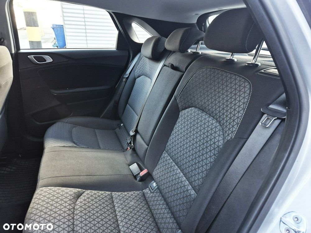 Kia Ceed 1.6 CRDi mHEV M - 16