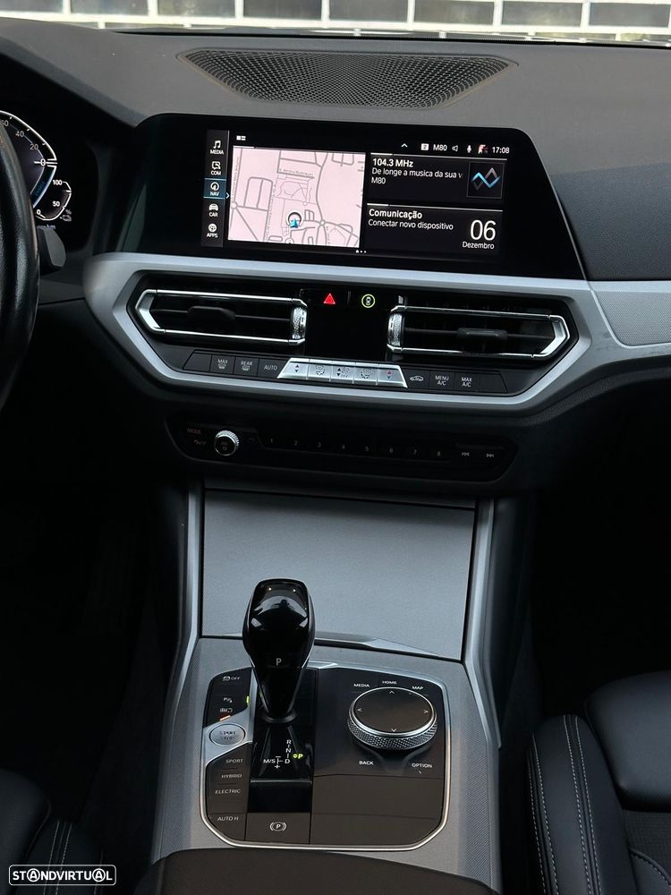 BMW 330 e Touring Corporate Edition Auto - 17