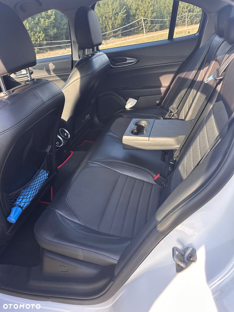 Alfa Romeo Giulia 2.0 Turbo - 11
