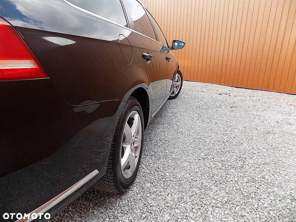 Volkswagen Passat Variant 2.0 Blue TDI DSG SCR Highline - 28