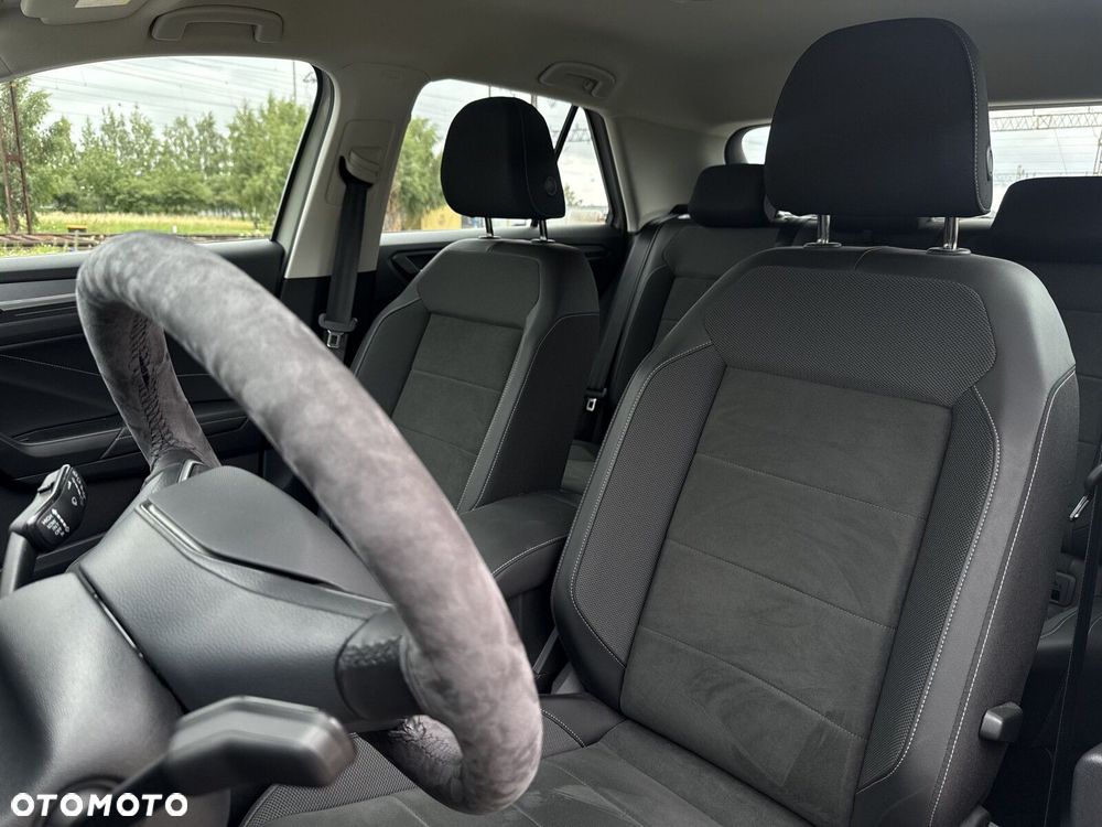 Volkswagen T-Roc - 12