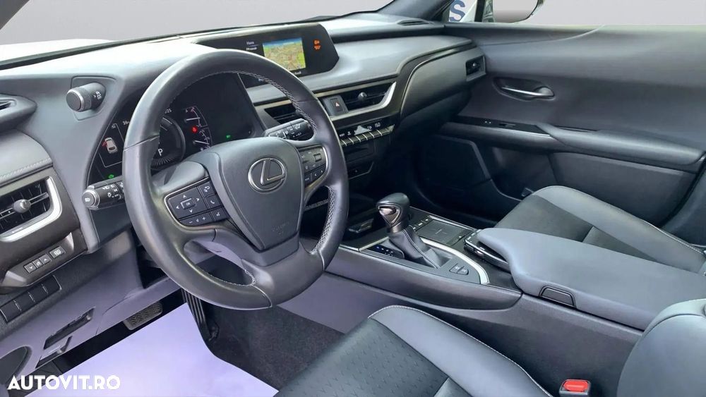 Lexus UX 250h (E-FOUR) Executive Line - 11