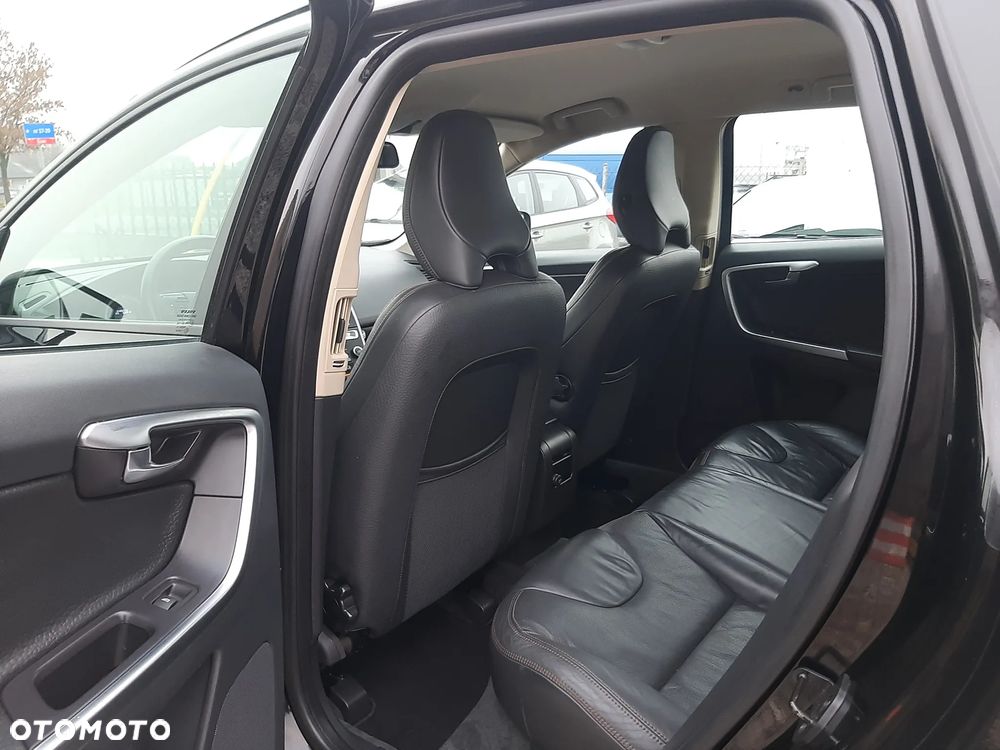 Volvo XC 60 D5 AWD Momentum - 24