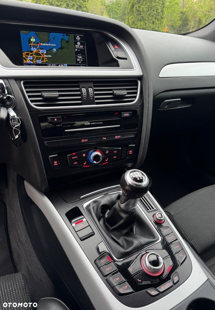 Audi A4 Avant 2.0 TDI DPF quattro S line Sportpaket - 10
