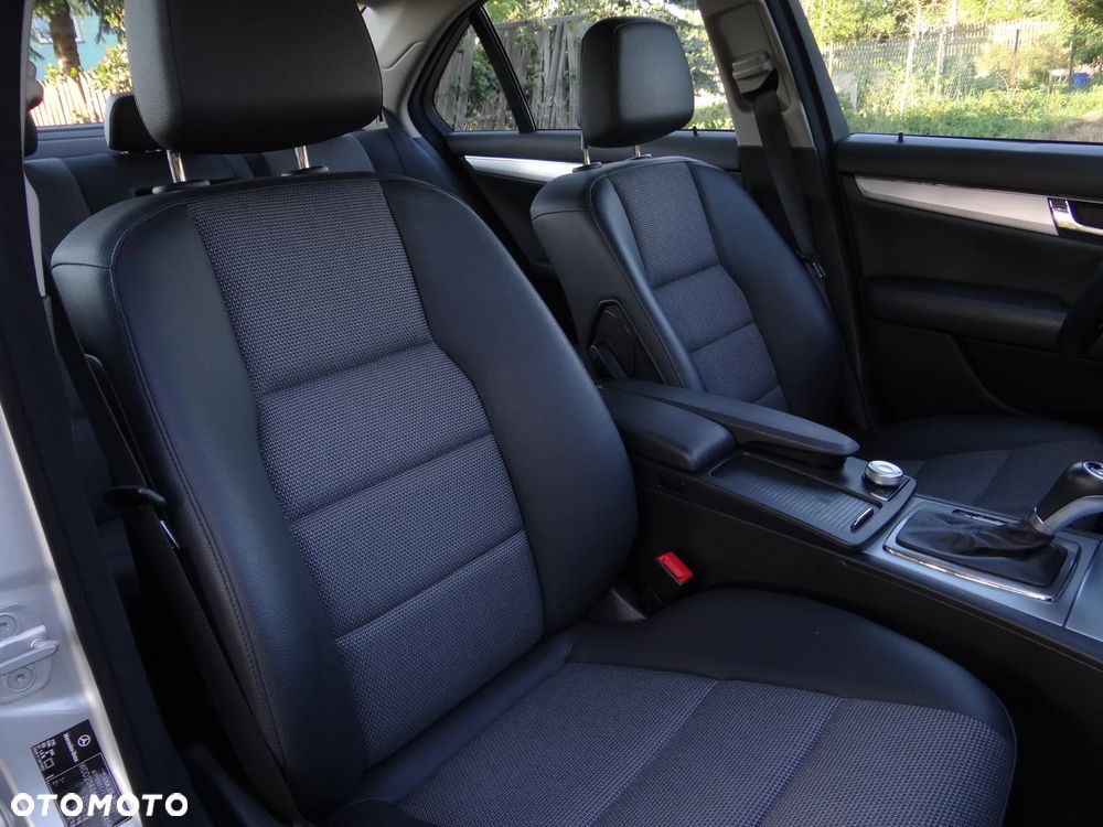 Mercedes-Benz Klasa C 180 BlueEFFICIENCY 7G-TRONIC Avantgarde - 24