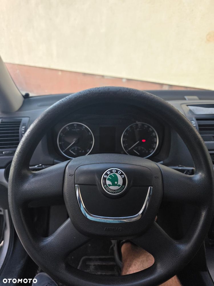 Skoda Octavia 1.6 - 6