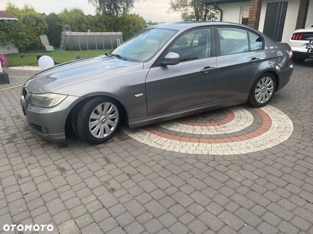 BMW Seria 3 318d Sport Line - 3