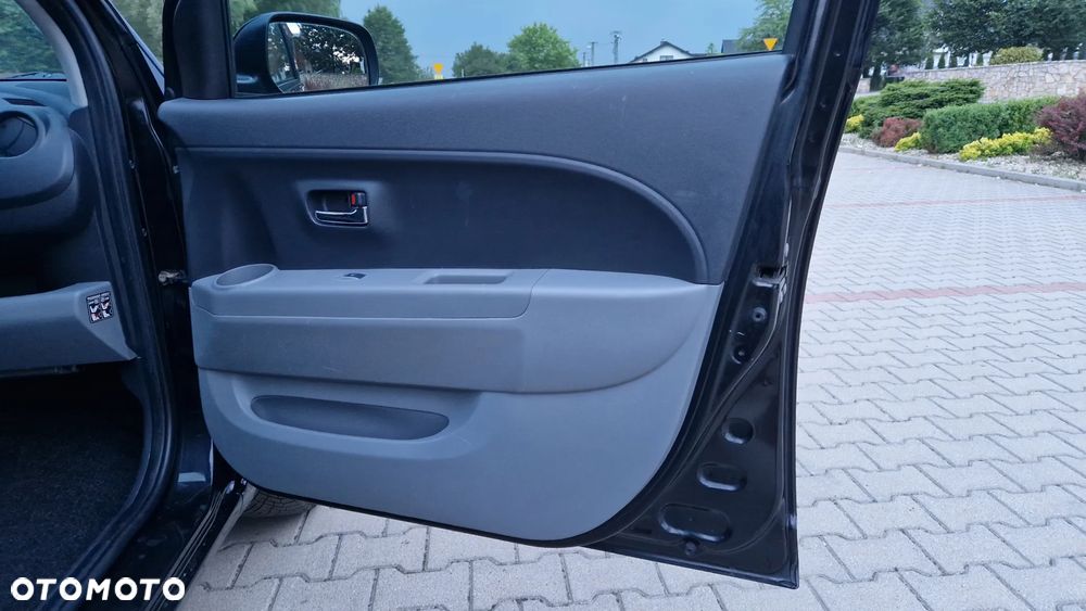 Daihatsu Sirion 1.3 - 12