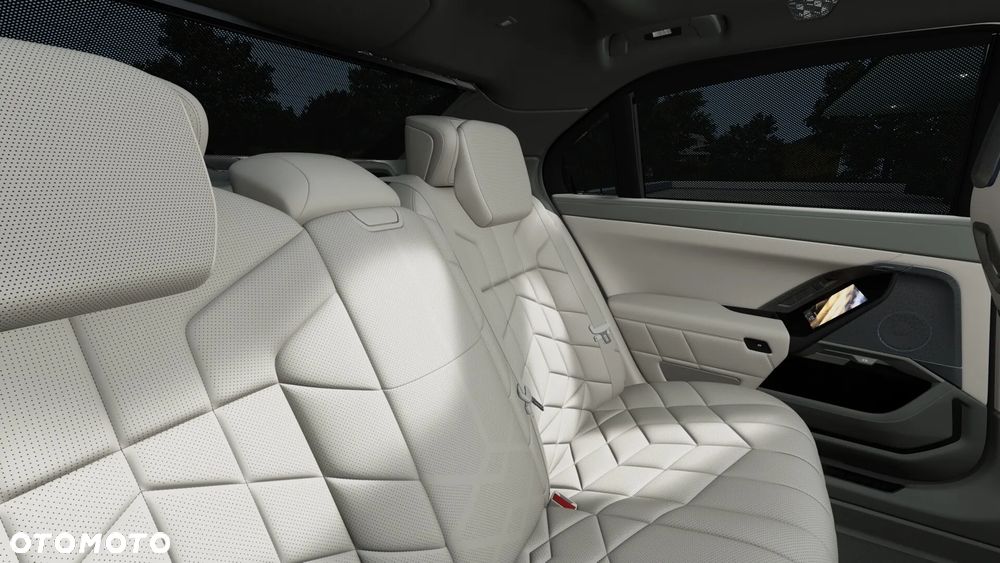 BMW Seria 7 - 11