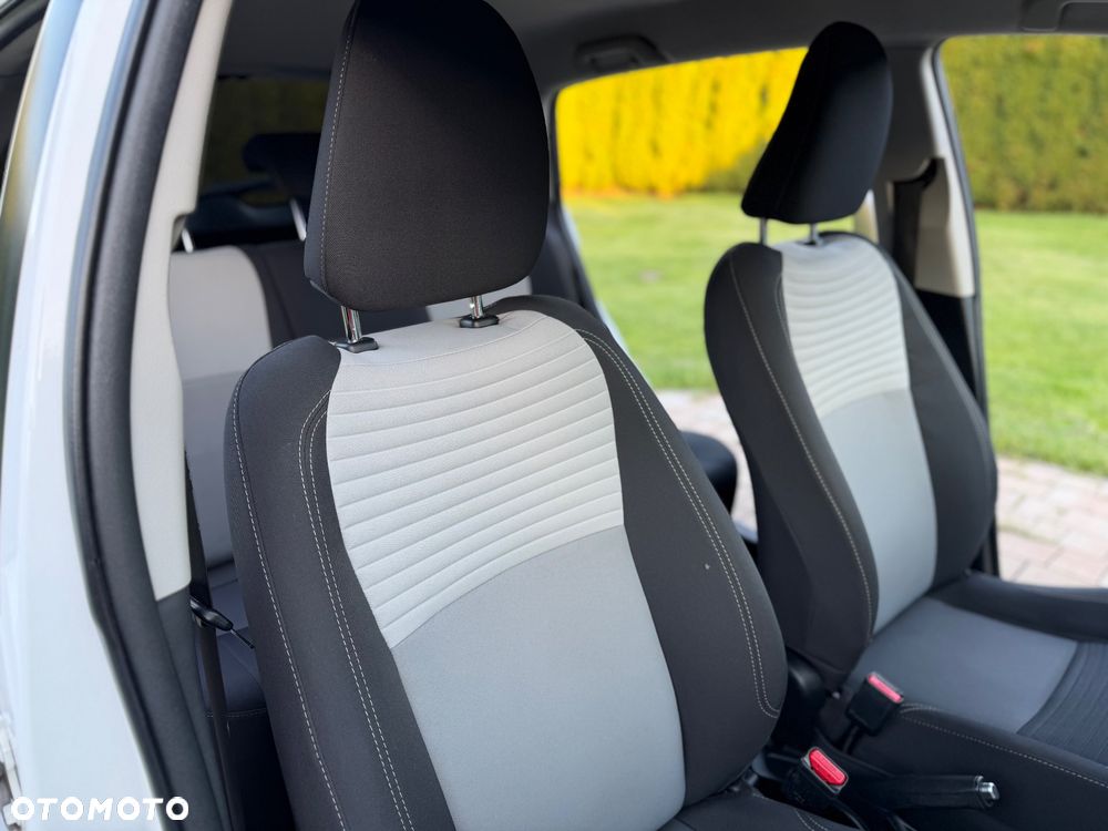 Toyota Yaris 1.5 Dynamic - 30