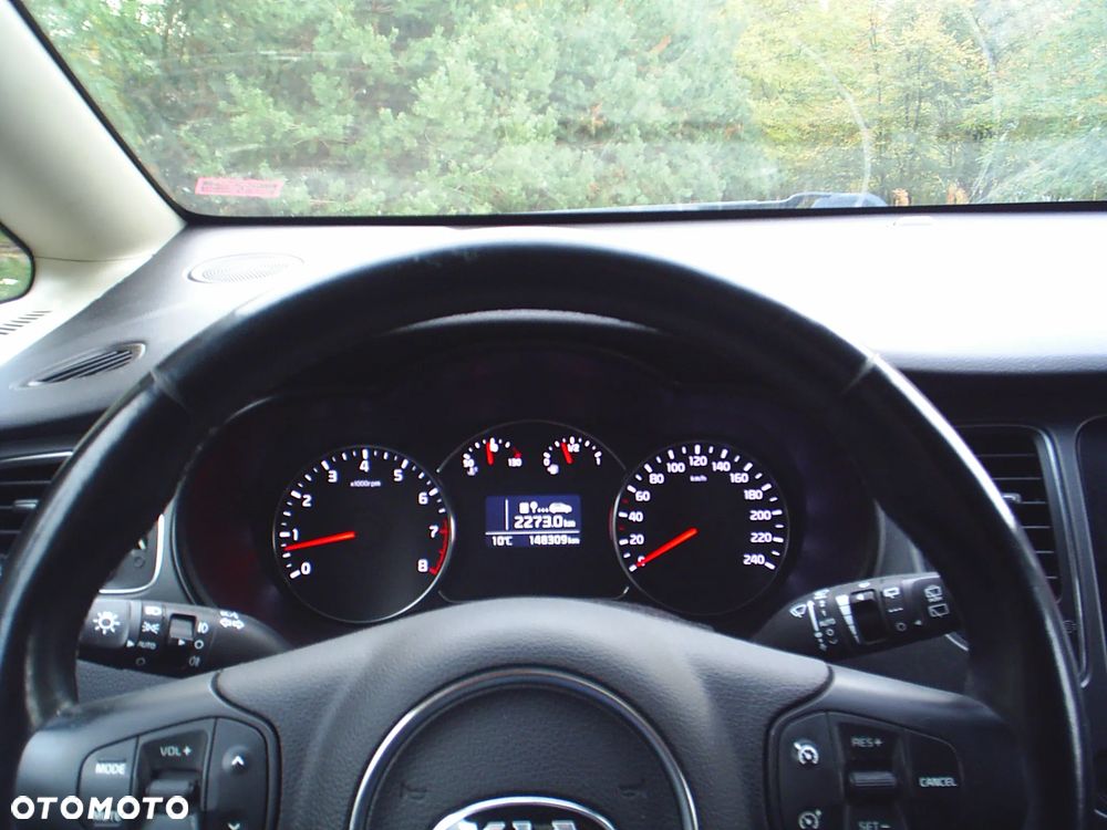 Kia Carens 1.6 GDI Dream Team Edition - 9
