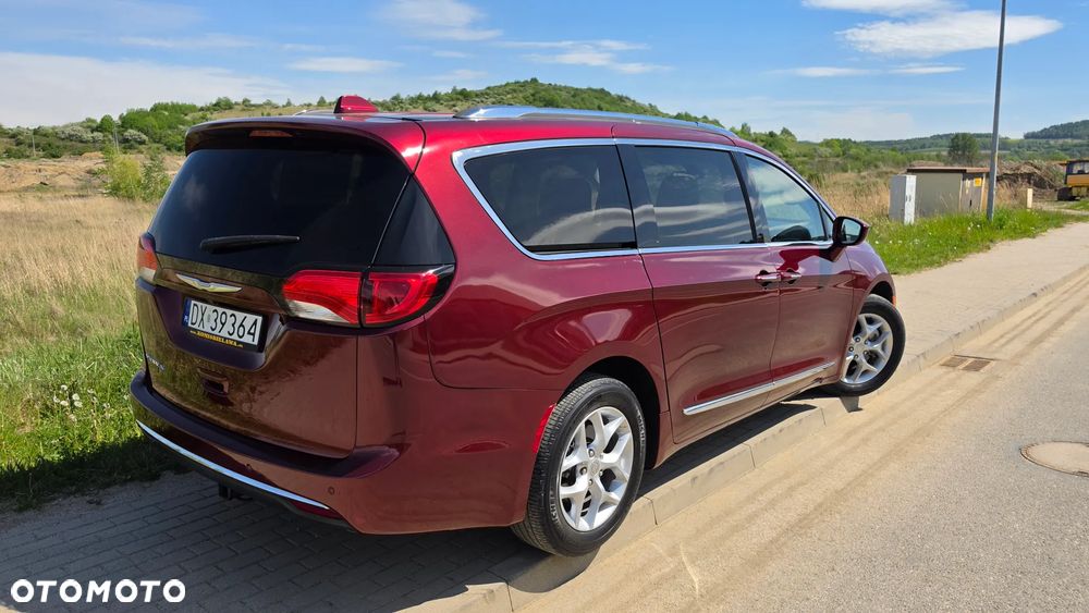Chrysler Pacifica - 4