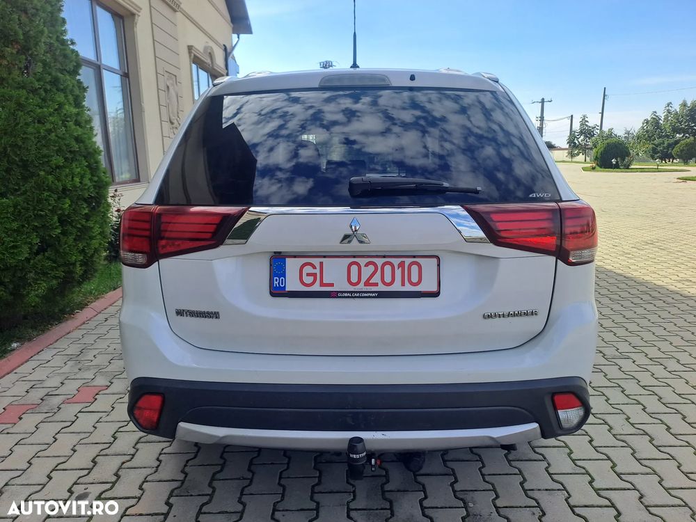Mitsubishi Outlander 2.2 DI-D 4WD Instyle - 4