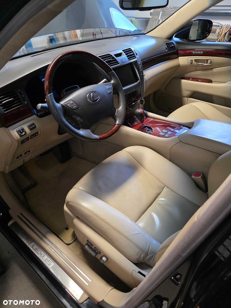 Lexus LS - 3