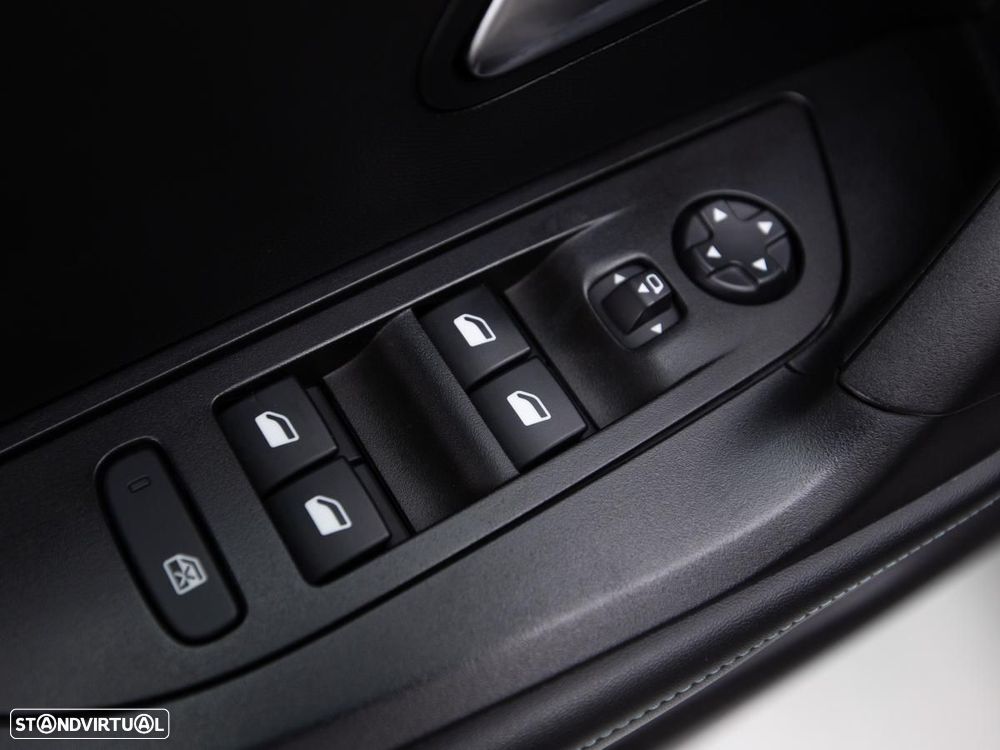 Peugeot 2008 1.5 BlueHDi Allure EAT8 - 12