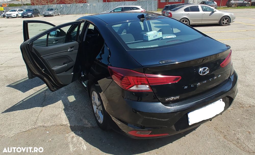 Hyundai Elantra 1.6 MPi Highway - 2
