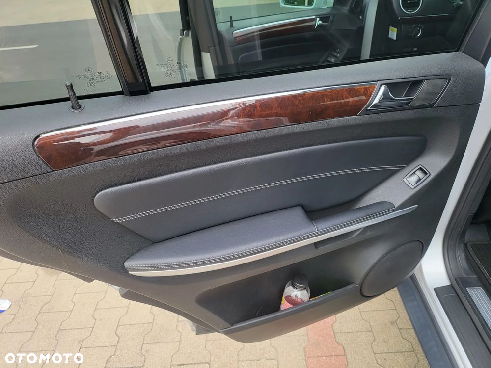 Mercedes-Benz GL 450 - 23