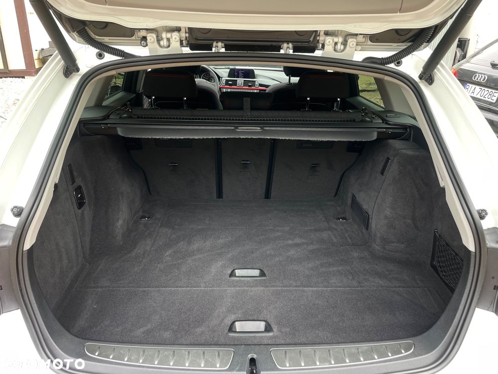 BMW Seria 3 318d DPF Edition Sport - 32