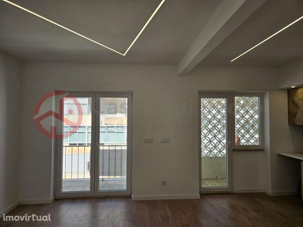 Apartamento T2 com sotão aproveitado, remodelado, na Reboleira, Ama... - Grande imagem: 4/16