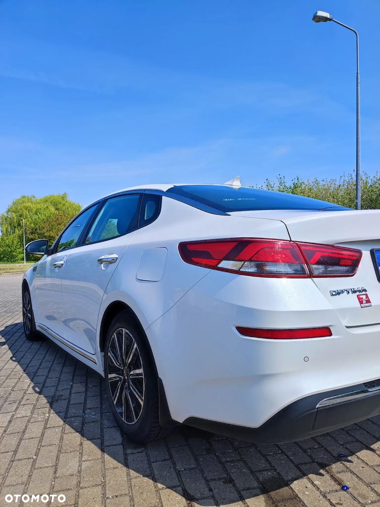 Kia Optima 2.0 L - 8