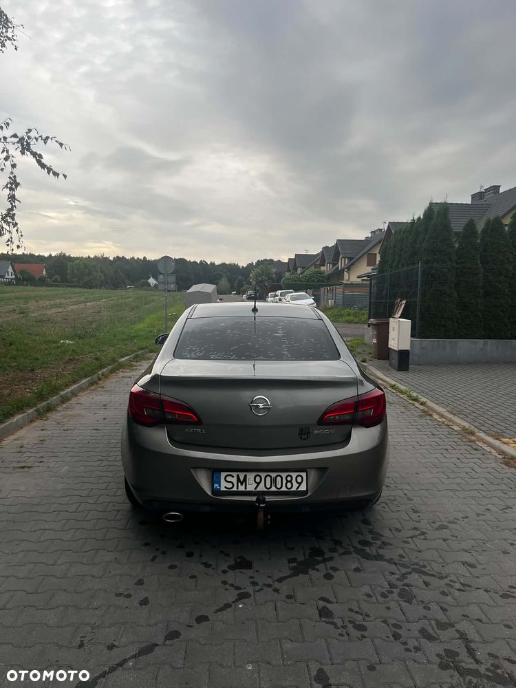 Opel Astra 1.4 T Executive - 3