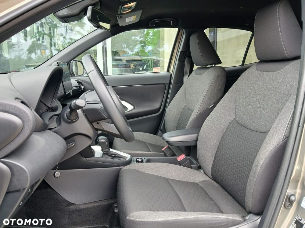 Toyota Yaris Cross Hybrid 1.5 Comfort 4x4 - 6