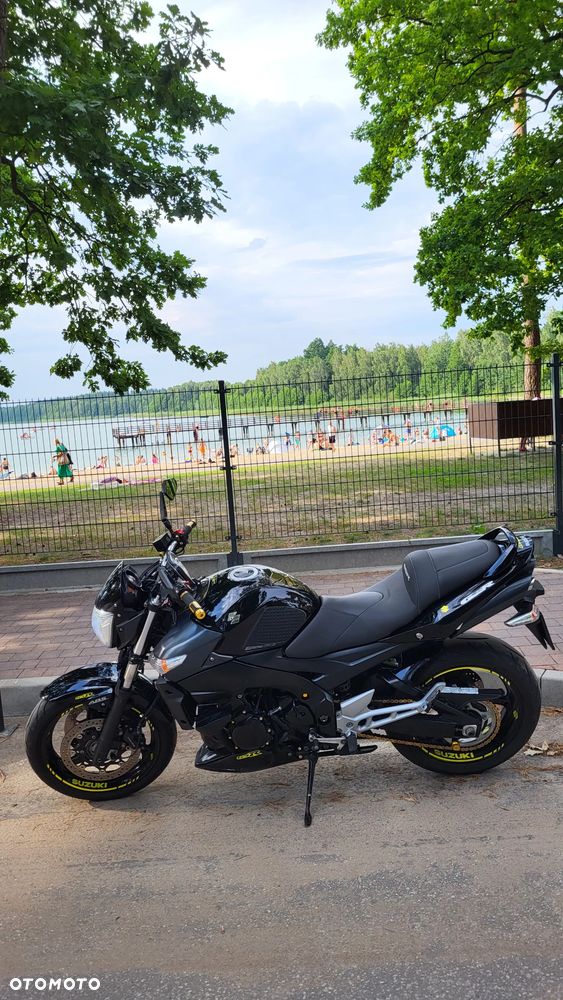 Suzuki GSR - 9