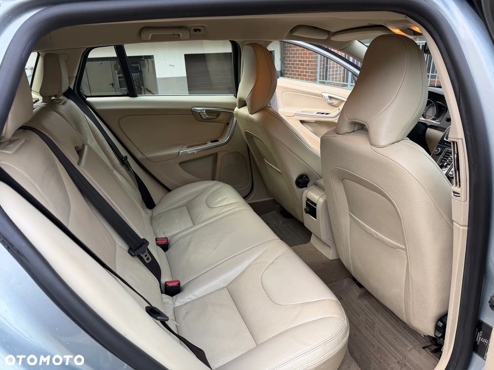 Volvo V60 T4 Summum - 12