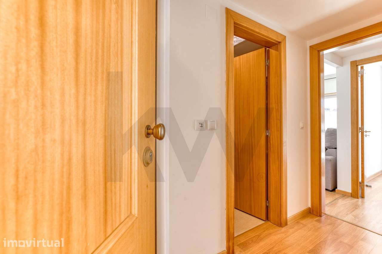 Arrendamento | Apartamento T2 | Venteira | Rua Diogo Bernardes 14 - Grande imagem: 2/17