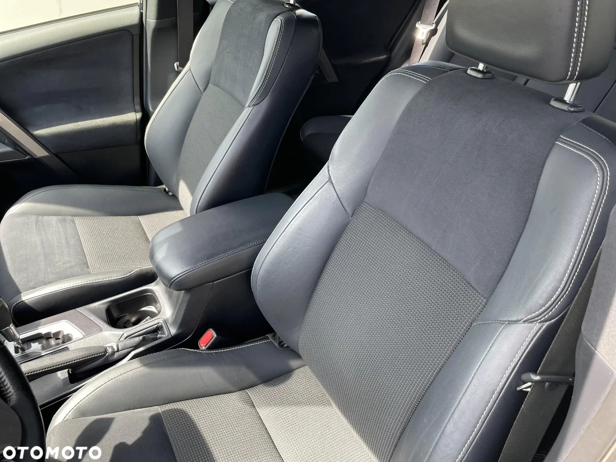 Toyota RAV4 Hybrid Premium 4x2 - 11