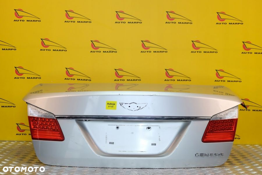 HYUNDAI GENESIS SEDAN 2008-2014 KLAPA TYŁ LAMPA - 2