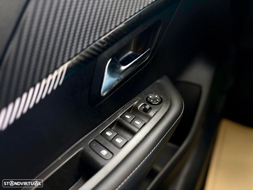 Peugeot 208 1.2 PureTech Allure - 17