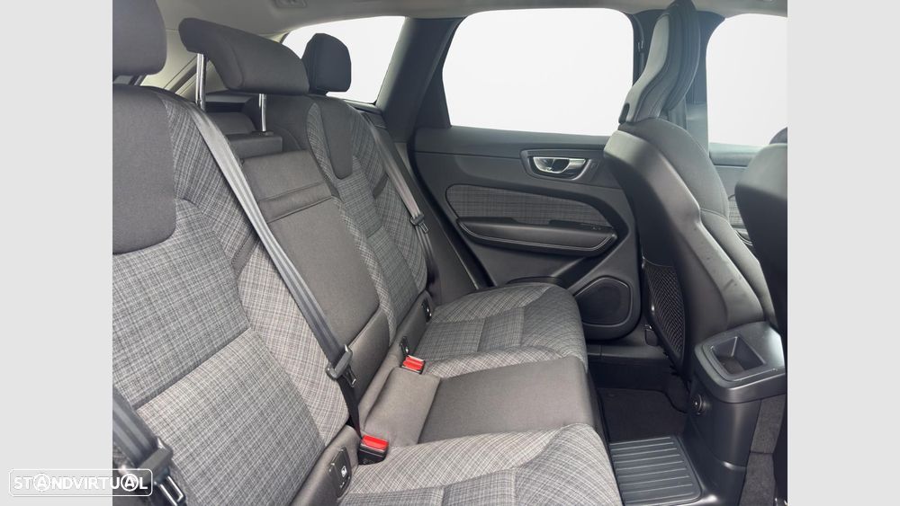 Volvo XC 60 2.0 T6 PHEV Core AWD - 16